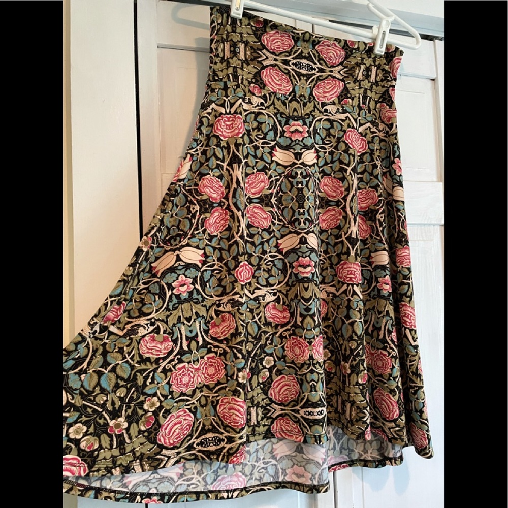🌼 3/$18. LuLaRoe floral skirt size S
